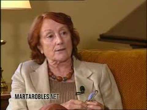 Rosa Regas recibe a Marta Robles en la Biblioteca Nacional