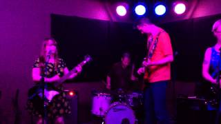 Tunabunny - Duchess For Nothing (live at The Glad Cafe, Glasgow)