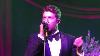 Brett Eldredge &quot;It&#39;s Beginning To Look A Lot Like Christmas&quot; Live from Irving Plaza