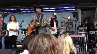 Doug Seegers - She&#39;s in A Rock &#39;n&#39; Roll Band -  Going Down To The River