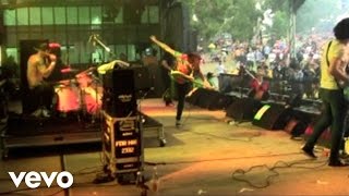 Pulled Apart By Horses - Bromance Ain't Dead