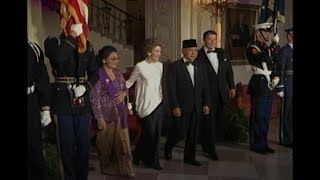 Download lagu President Soeharto of Indonesia at State Dinner on October 12, 1982 mp3
