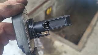 2003 Toyota 4Runner MAF (Mass Air Flow) sensor removal & cleaning