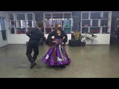 Rosas e Punhais - Va y Viene Amanda Martinez