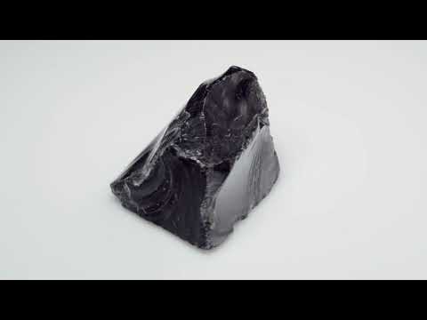 Натуральный Обсидиан кристалл 31.8x31.5мм 32.66г видео