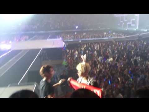 130803 Henry Super Show 5 in Bangkok Ending
