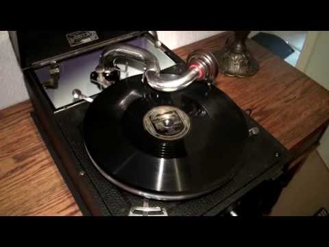 Decca Model 120 Gramophone 'The Jazz Me Blues'
