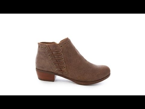 Minnetonka Brenna VintageFinish Leather Ankle Boot