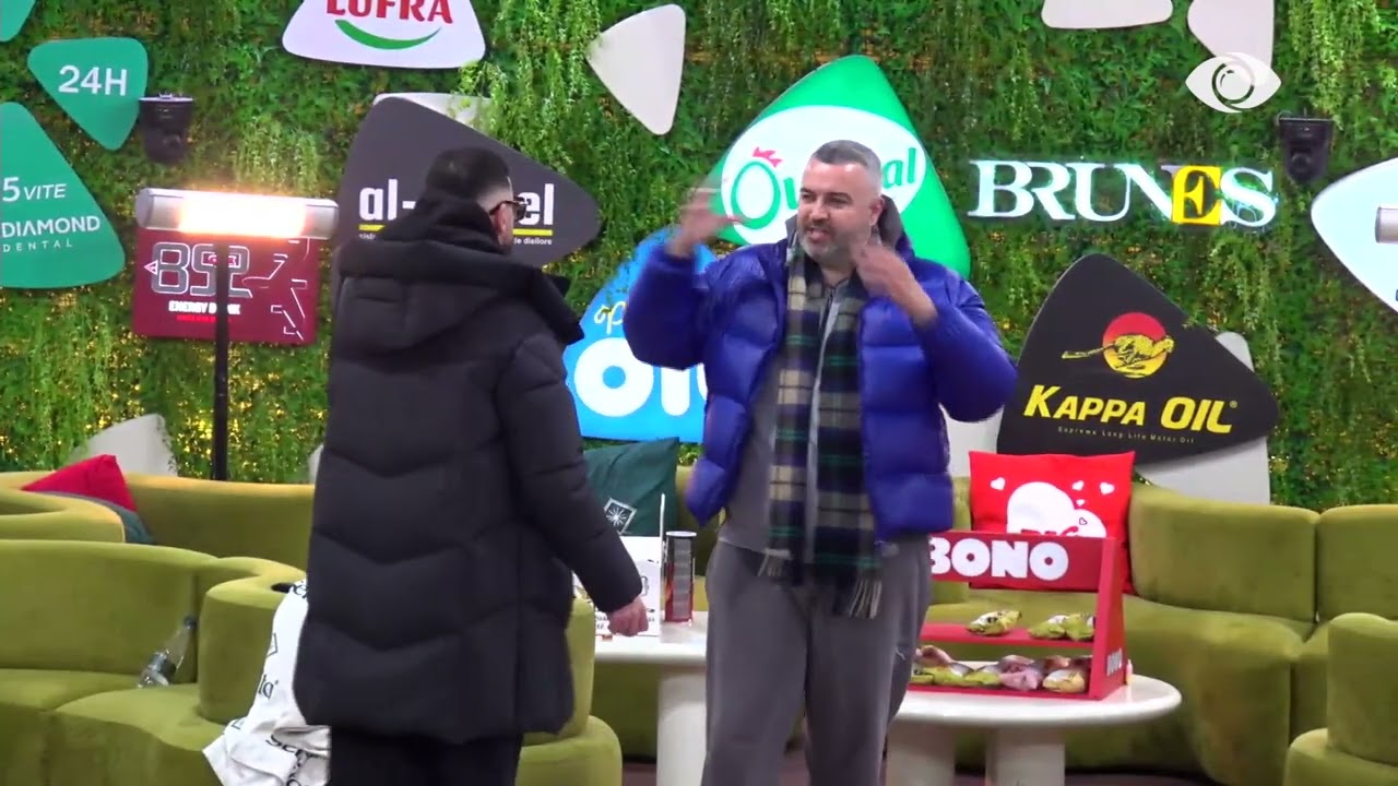 Miri këndon dhe kërcen bashkë me Rogertin këngën e Dr. Florit