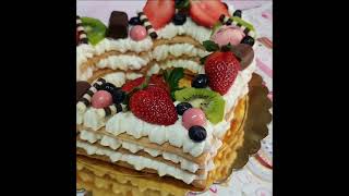 עוגת שכבות קרם ופירות  Fruit cream layer cake  #Shorts (ליהי קרויץ - מטבח בקלי קלות) - התמונה מוצגת ישירות מתוך אתר האינטרנט יוטיוב. זכויות היוצרים בתמונה שייכות ליוצרה. קישור קרדיט למקור התוכן נמצא בתוך דף הסרטון