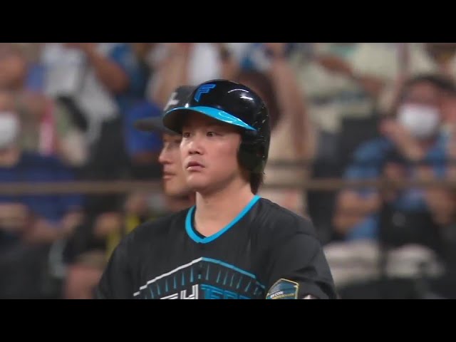 【2回裏】ファイターズ・伏見寅威 満塁の場面でレフトへのタイムリーヒットを放ち先制!! 2024年8月23日 北海道日本ハムファイターズ 対 福岡ソフトバンクホークス