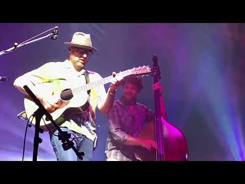 Infamous Stringdusters with Sierra Hull at IBMA WOB