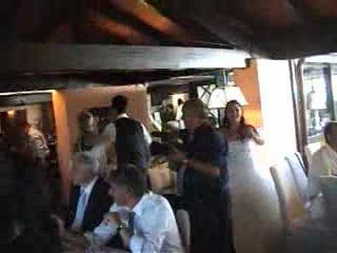 trenino di briachi al matrimonio