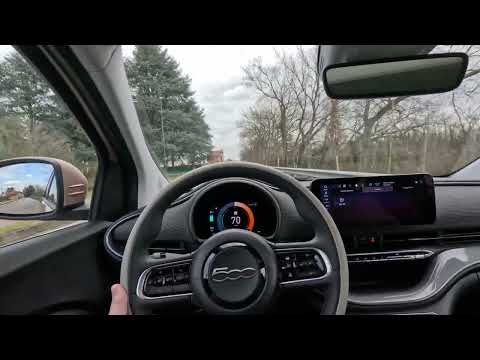 Fiat 500e 0-100 km/h acceleration time of 7.0 seconds. ​⁠@OBLIVION-555