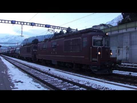 BLS Re 4/4 "183 Kandersteg" & "180 Ville de Neuchàtel" mit Lieferwagenzug in Spiez [24.01.11]