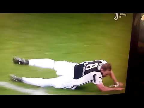 INTER - JUVENTUS 28-04-2018, Manca l'espulsione di Skriniar per fallaccio su Higuain.