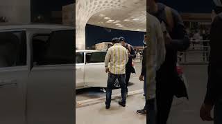 Download lagu #shahrukhkhan #srk #kingkhan #spotted #mumbai #airport #bollywood mp3 Download lagu #shahrukhkhan #srk #kingkhan #spotted #mumbai #airport #bollywood mp3