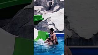 ブロンド美女が中国のヤバいプールのえじきに合法で中国美女抱けますFun at the 🥱😲💦water park running  #waterpark#viralvideo #shorts