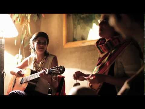 Canción para el viento, la lluvia y Luchia - Perotá Chingó - en La Duna