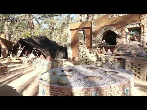 RESTAURANT ELBEY  LA PALMERAIE A DOUZ TUNISIE NOV 2017