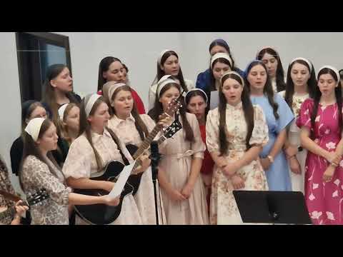 Privim spre măreția slavei Tale..❤️ Grup tinerii  Biserica Iaslovăț. ...