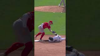 Watch the catcher’s glove ???? A perfectly executed play from the Angels!