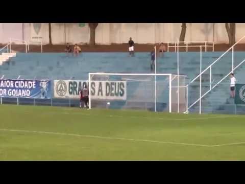 Golaço de Koslowiski para o Aparecidense contra o Ceilândia