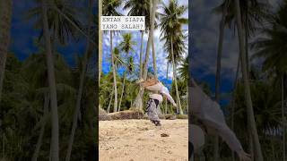 Download lagu dua gadis cantik terjatuh dari ayunan di pinggir pantai ‼️#kejadian #jatuh #gadiscantik #shorts mp3