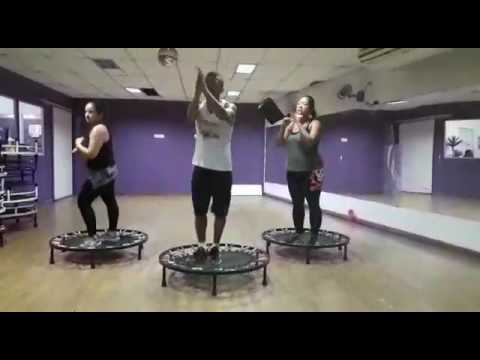 J.K JUMP SHOW DENNIS E MC MARVIN ELA SE JOGA EM CIMA