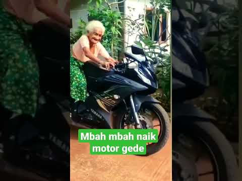 Nenek nenek naik motor gede (VIRAL) #shorts