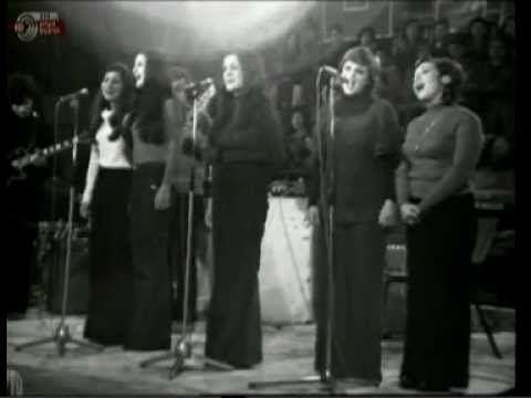 Video thumbnail for Mekaplot Hamitznachim - מקפלות המצנחים