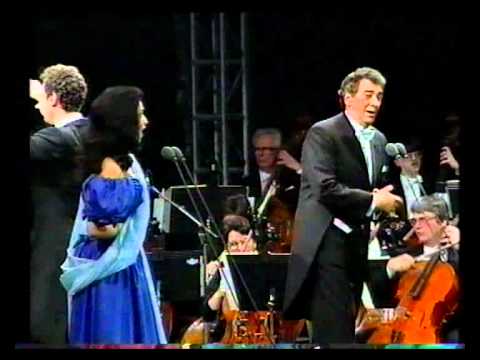 Angela Gheorghiu/Placido Domingo - L'elisir d'amore: Esulti pur la barbara - Prague 1994