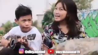 Download lagu Adu skill Ukulele!! Dimas gepenk , mocil sianida , alfiano ap dan yang lainya mp3