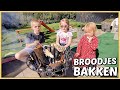 BROODJES BAKKEN BiJ HET VUUR iN DE SNiK HETE ZON ? | Bellinga Vlog #2414