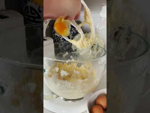 Mastering the Art of Sour Cream Pound Cake | A Taste of Heaven!