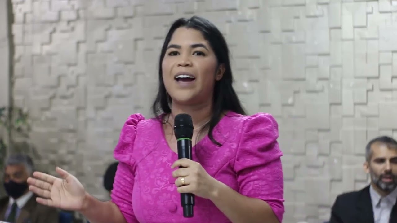 Pregação Forte sobre Missões | QUEM VAI ?Priscila Cavalcante