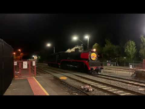 The Grainlander slow rail journey with 707 operations through Ballarat