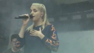 Flickers / Help Me Lose My Mind - London Grammar live at Schwuz in Berlin, Germany 04.05.2017