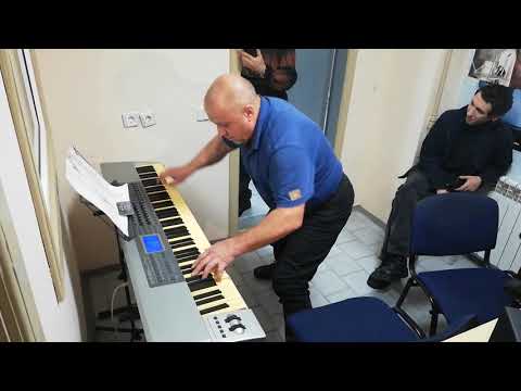 Фото Живе виконання на Вашому Святі: Аккордеон "Hohner", сінтезатор  "Roland", Рояль, Живий Вокал, Дискотека, Карааоке.....