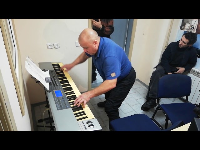 Фото Живе виконання на Вашому Святі: Аккордеон "Hohner", сінтезатор  "Roland", Рояль, Живий Вокал, Дискотека, Карааоке.....