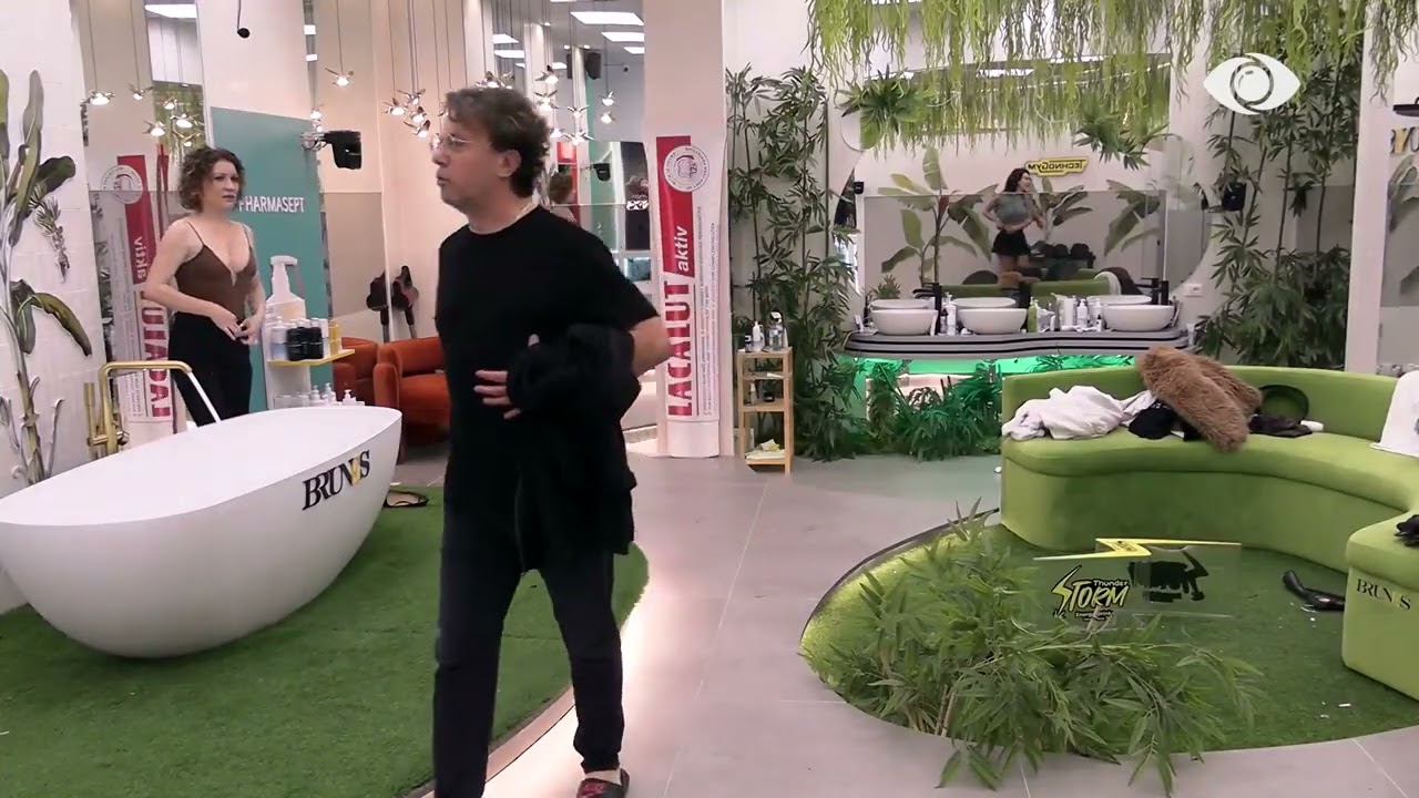 “Më kishte marrë malli”/ Egla Ceno lahet në vaskën e shtëpisë, banorët nuk reagojnë