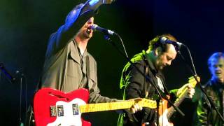 Billy Bragg, Mick Jones, Pete Wylie - Jail Guitar Doors.