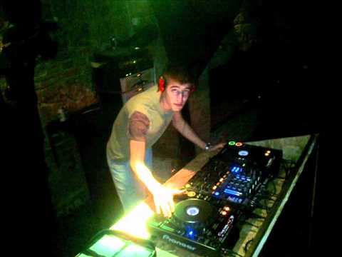 Hardwell vs. Gotye-Spaceman used to know (DeeJay Macola Mash up)