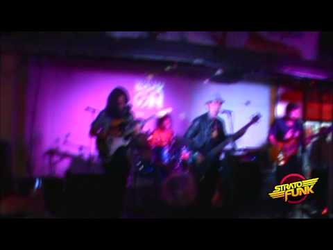 StratoFunk Live at - RockOn3 - Cover Como Cavernicolas [Caseroloops]