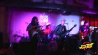 StratoFunk Live at - RockOn3 - Cover Como Cavernicolas [Caseroloops]