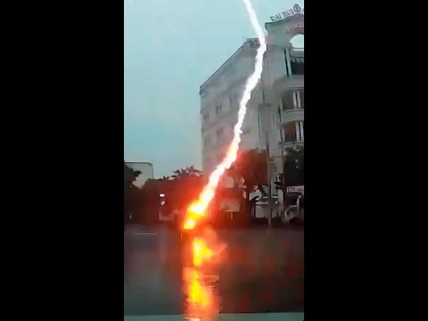 Motorcycle rider struck by lightning in Vietnam