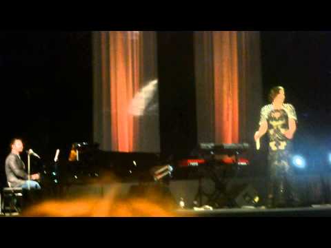 Nina Badrić i Petar Grašo - Utorak ( SAVA CENTAR 2014 )