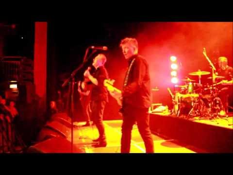 The Undertones play TEENAGE KICKS using a 1978 JOHN PEEL radio recording as intro