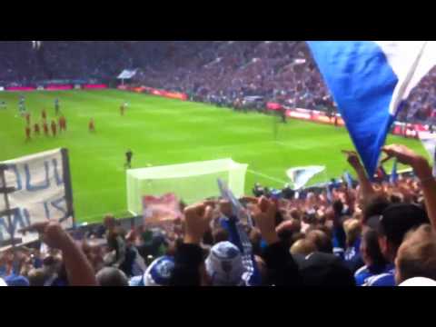 Schalke 04 - Bayern München 22.9.12 Neuer kommt zu Kurve