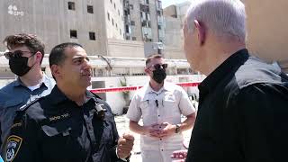 ראש הממשלה בנימין נתניהו בבית החולים סורוקה (עדכוני משרד ראש הממשלה) - התמונה מוצגת ישירות מתוך אתר האינטרנט יוטיוב. זכויות היוצרים בתמונה שייכות ליוצרה. קישור קרדיט למקור התוכן נמצא בתוך דף הסרטון